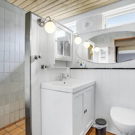 Holiday home Amazing In Vaeggerlose With Kitchen *