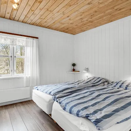 Holiday home Amazing In Vaeggerlose With Kitchen *